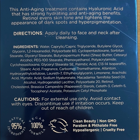 Blue and White Anti-Aging Moisturizer with Hyaluronic and Retinol - Picture 2 of 2